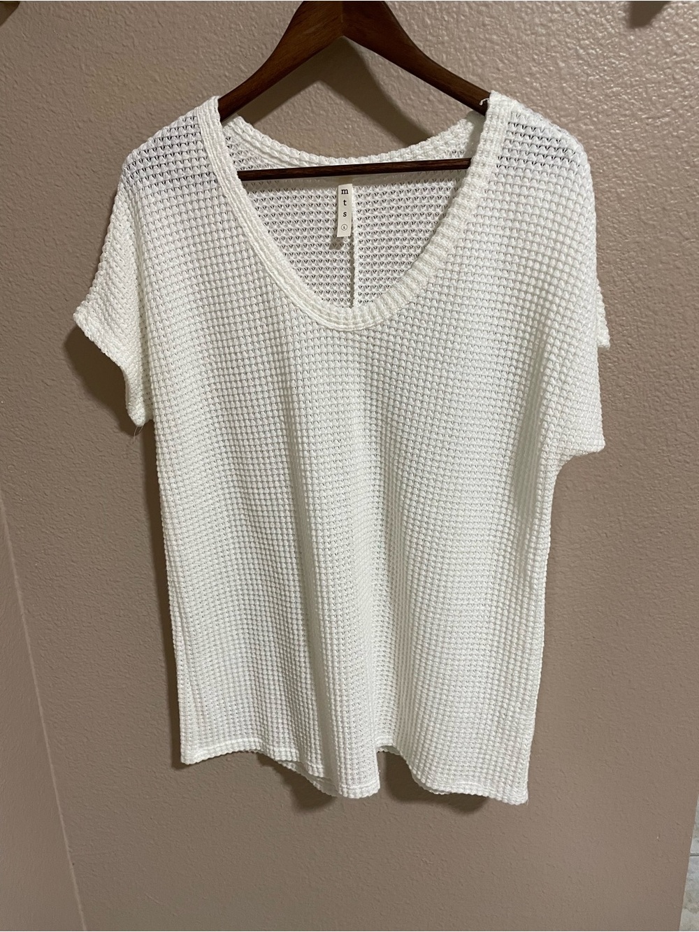 mts White Waffle Knit V-Neck Short Sleeve Top